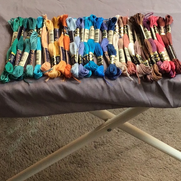 NEW 33 skeins of needlework floss, assorted colors - Picture 3 of 3